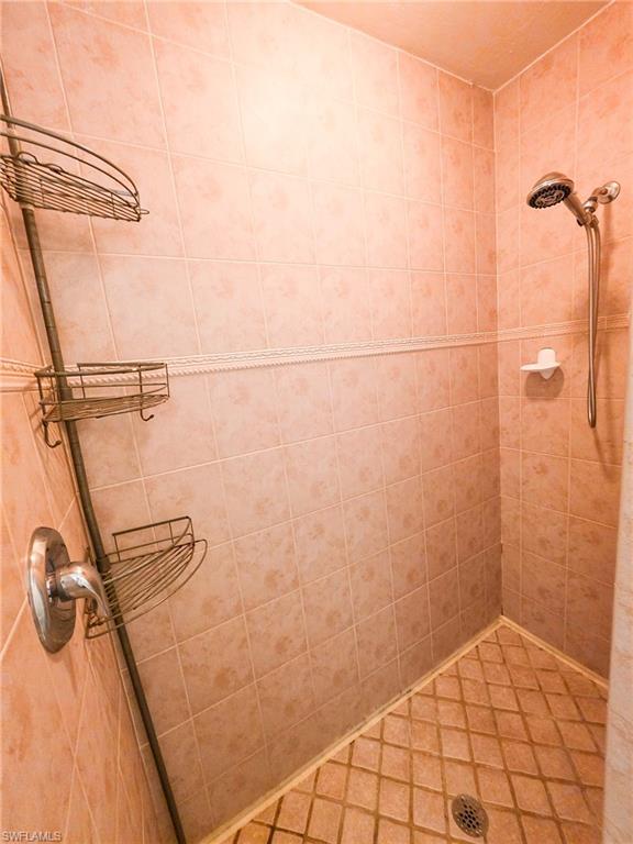 1811 Savona PKWY W photo 16