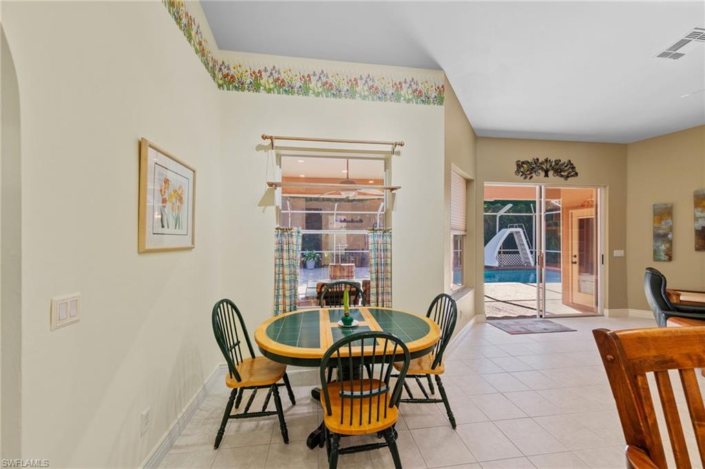 Kitchen/Family Room Dining