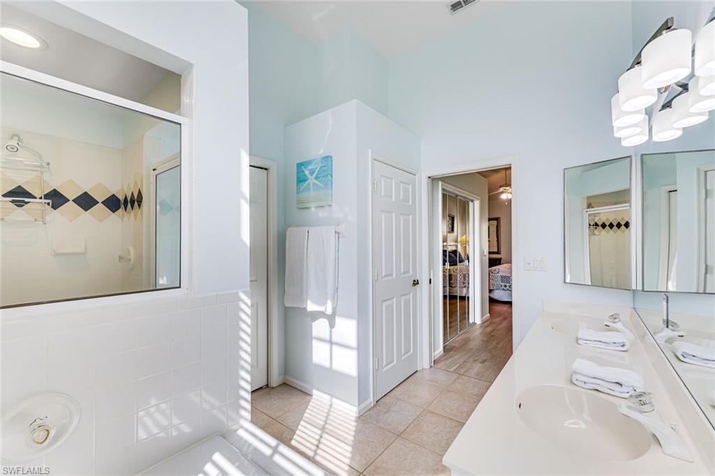 Primary bathroom en-suite