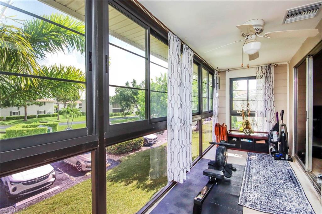 Sunroom / solarium with ceiling fan