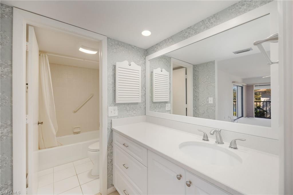 517 Lake Louise CIR 201 photo 15