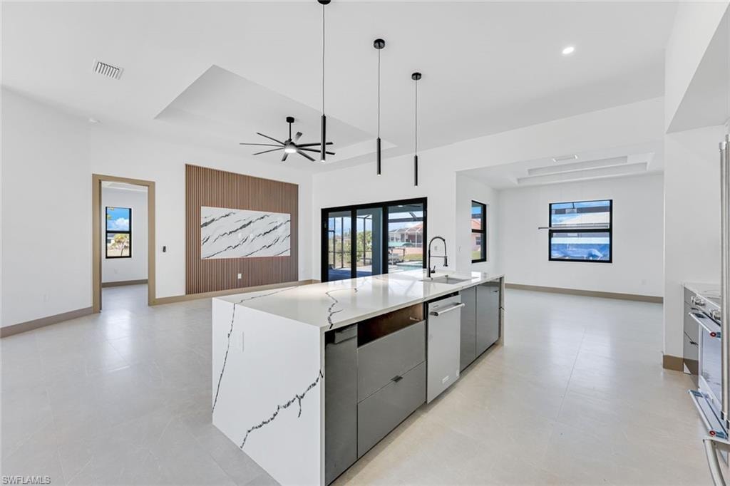 Tray ceiling and modern fan in great room