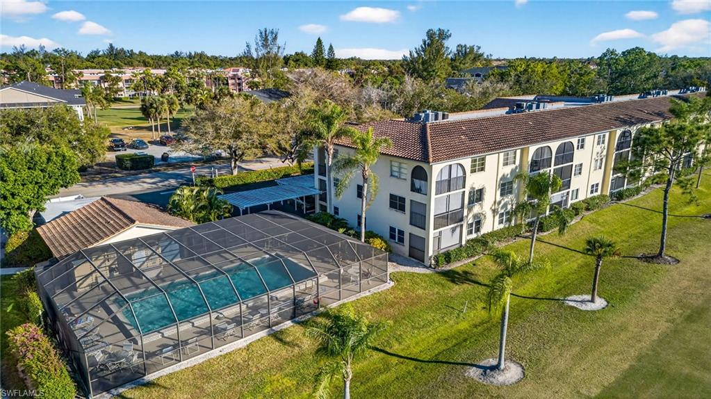 Bird's eye view of apartment complex