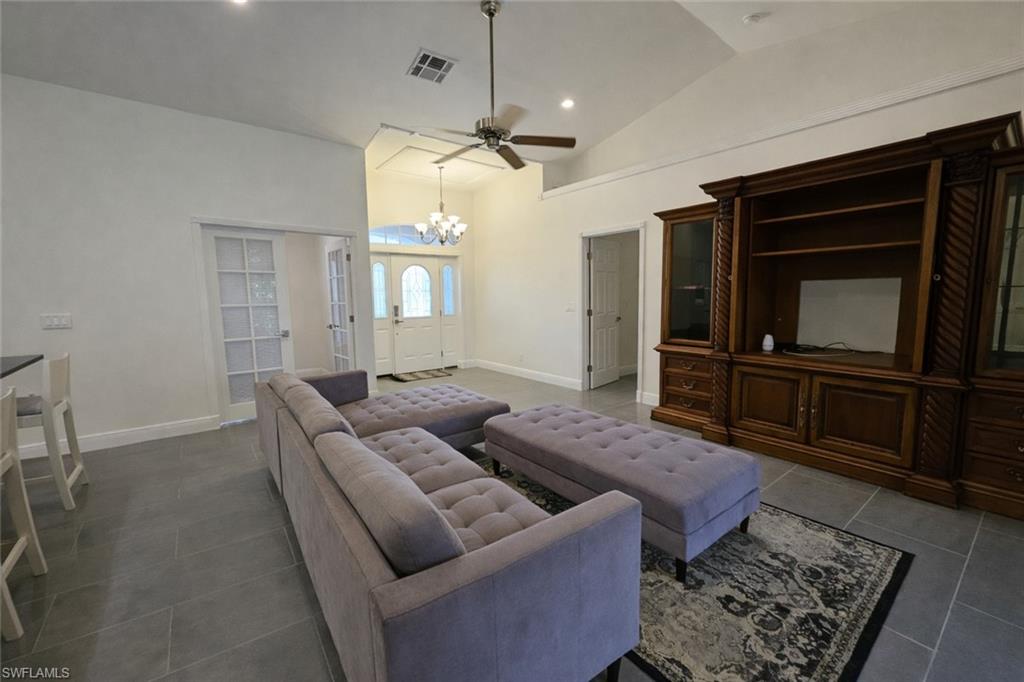1440 Graham CIR photo 10