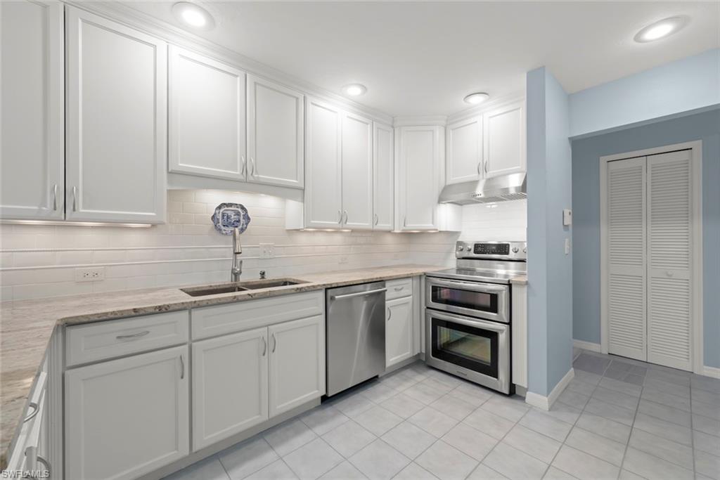 Kitchen double oven