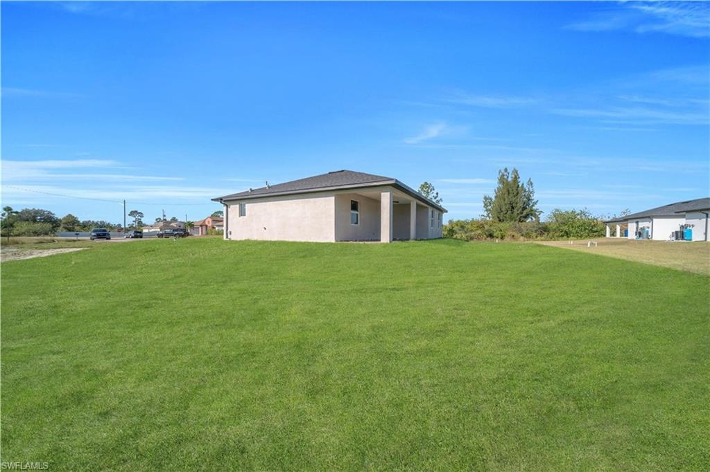 View of grassy yard