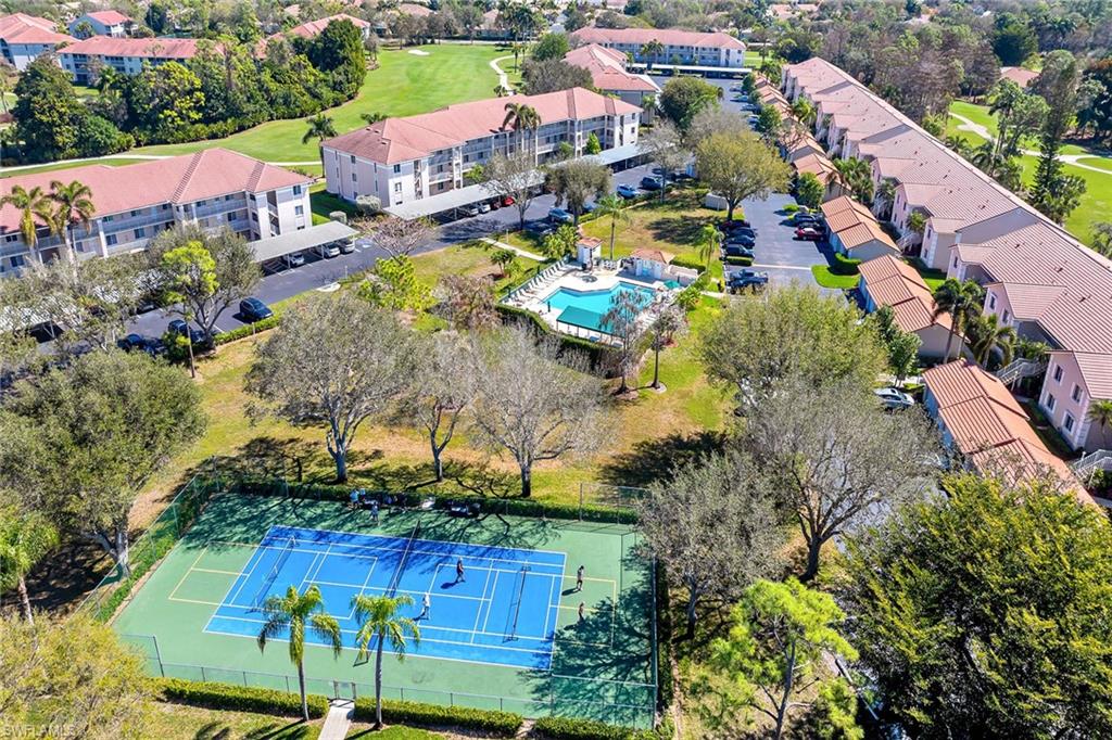 Bird's eye view of a golf course and apartment complex / building