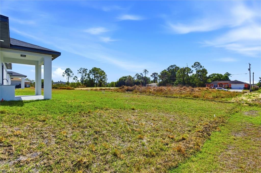View of grassy yard