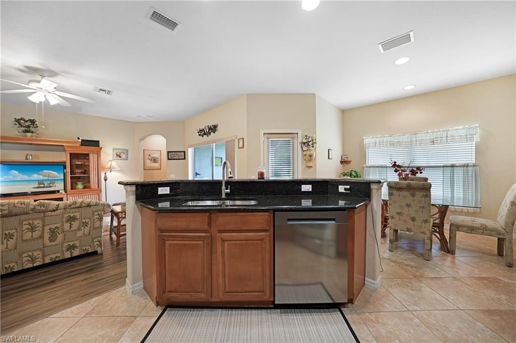 2454 Blackburn CIR