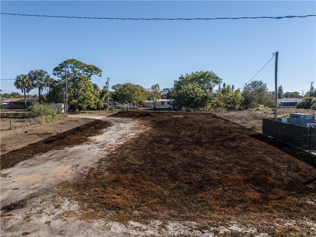 View of dirt / gravel driveway