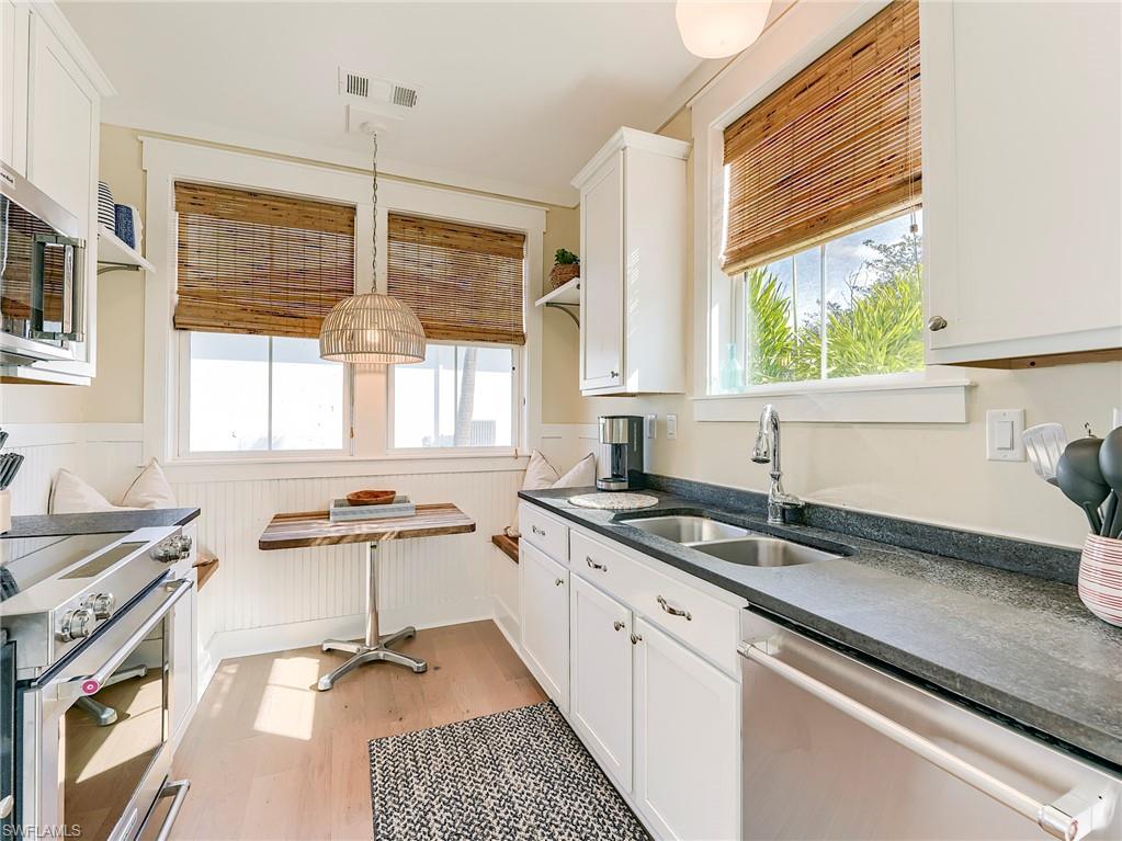 1550 Centre ST photo 6