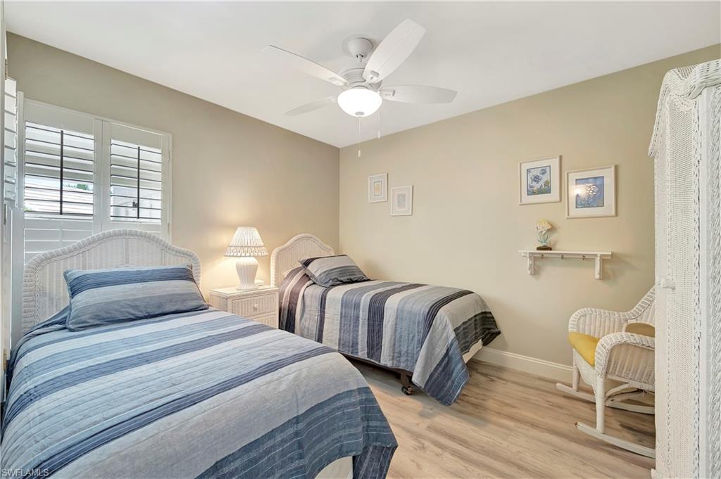 Third bedroom with twin beds