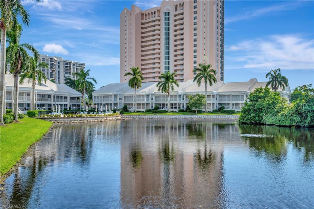 St. Thomas low - rise condominiums on the lake