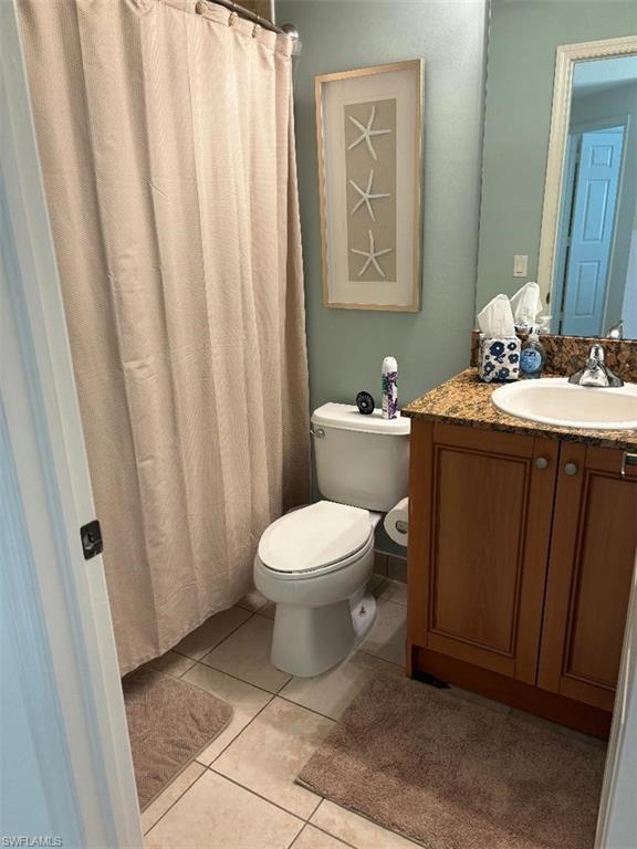 Guest bathroom tub/shower combo.