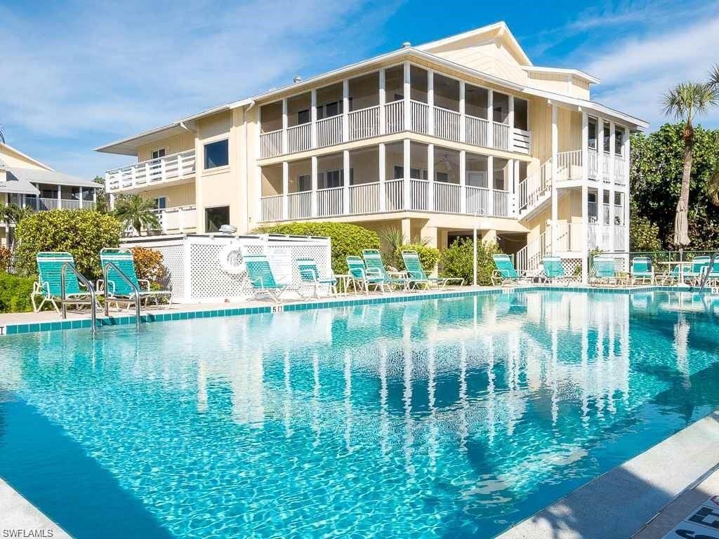 585 Gulf DR A2