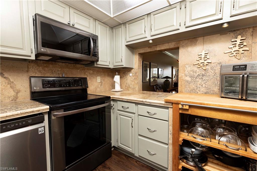 37 High Point CIR E 209 photo 7