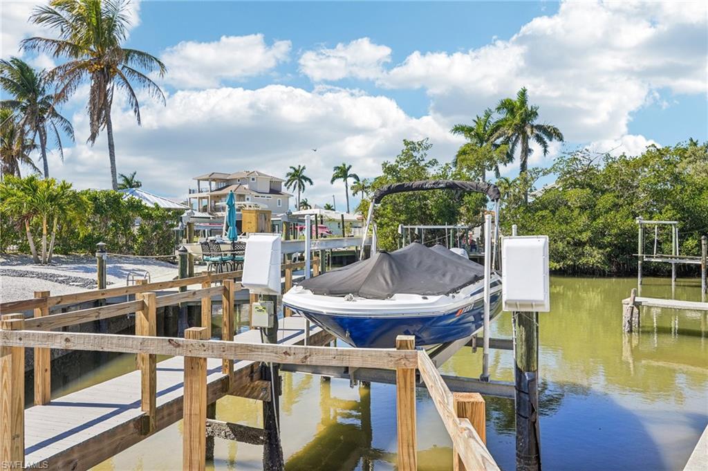 8338 Lagoon RD