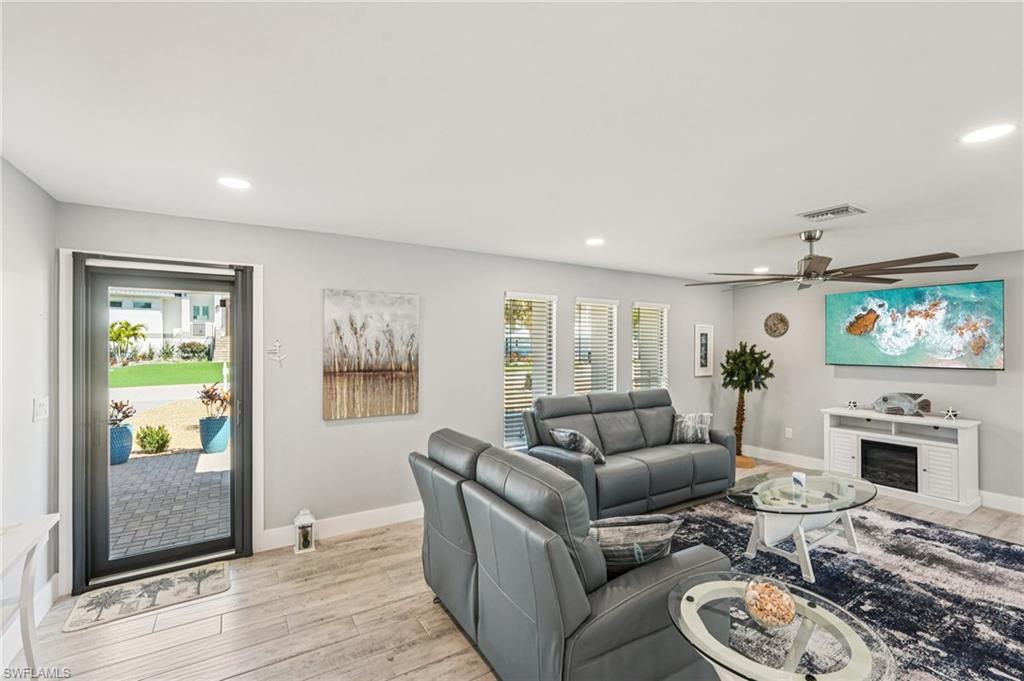 8338 Lagoon RD