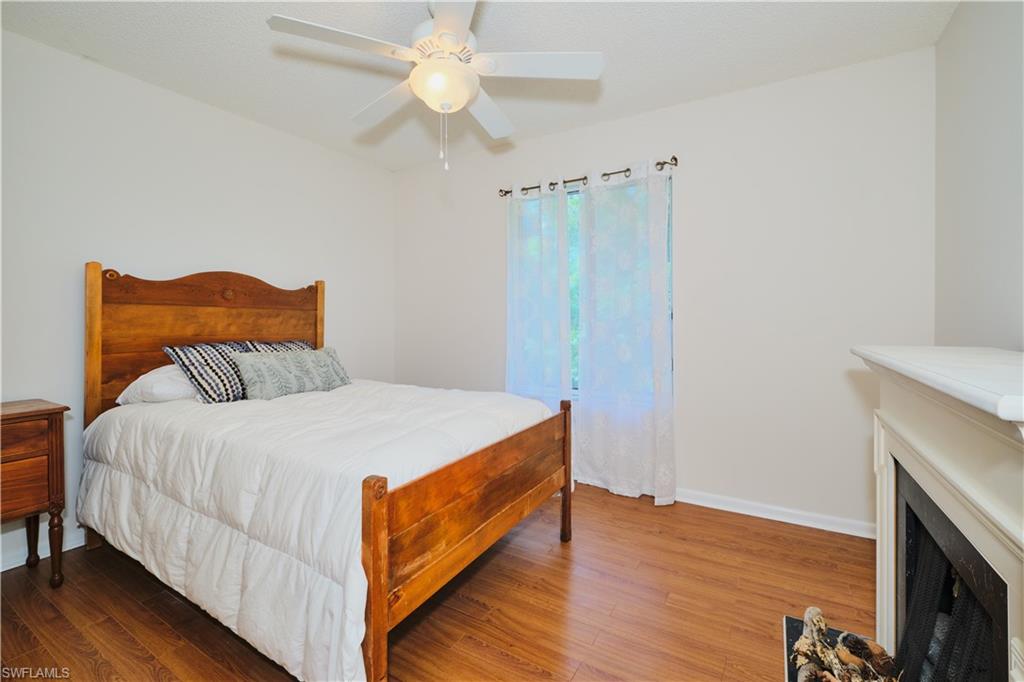 Plenty of room for guests in this second bedroom.Features lighted ceiling fan and has been freshly painted.