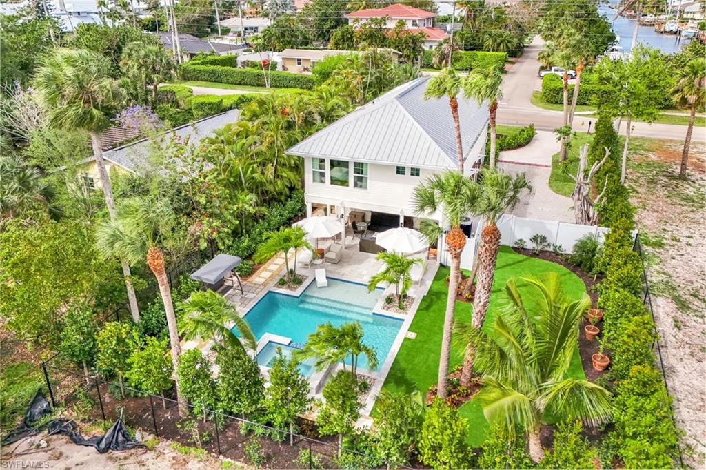 Birds eye view of property