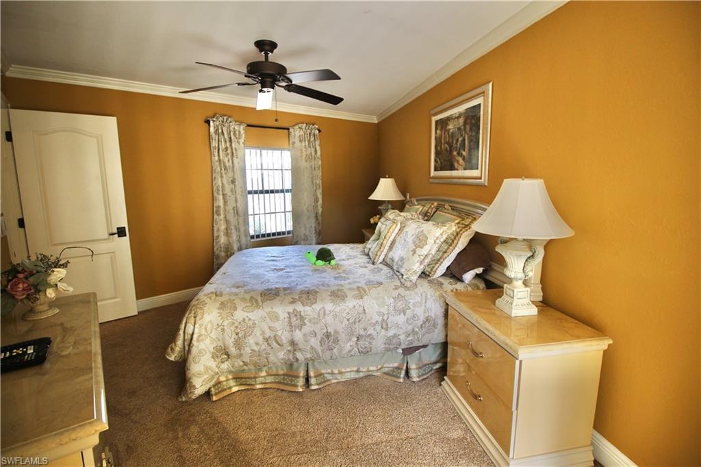 Second bedroom with crown molding