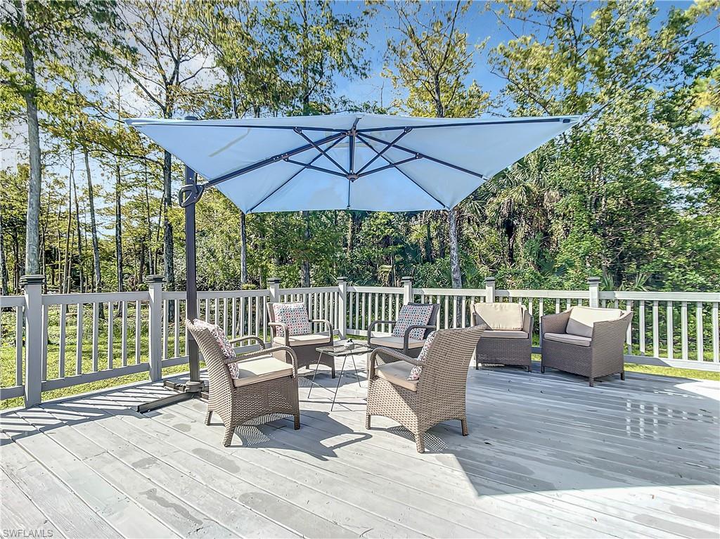 Deck featuring an outdoor lounge area