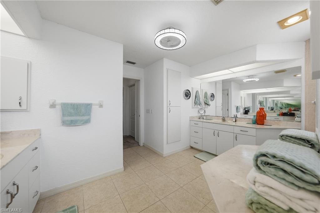 600 Royal Poinciana photo 23