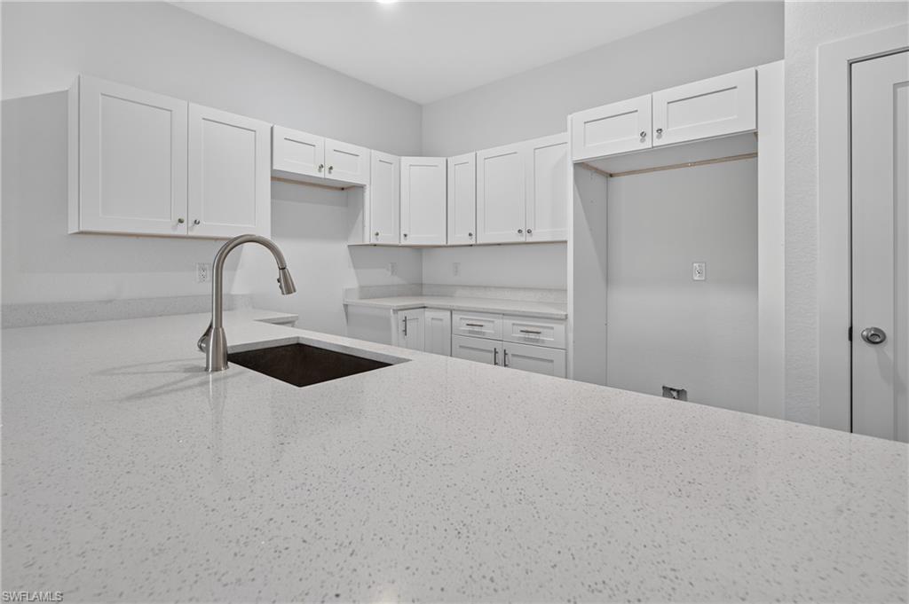 225/227 Ivan AVE S photo 23