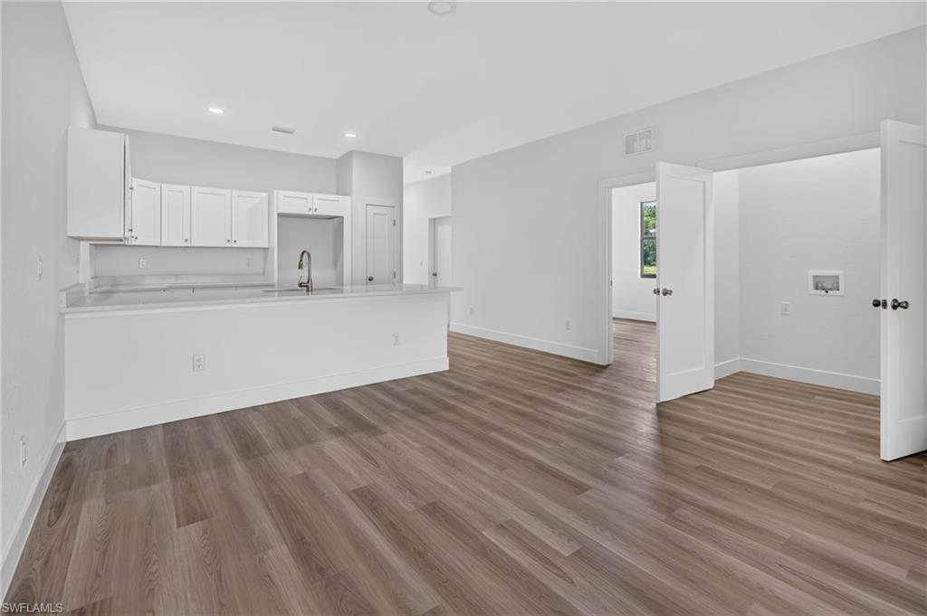 225/227 Ivan AVE S photo 6