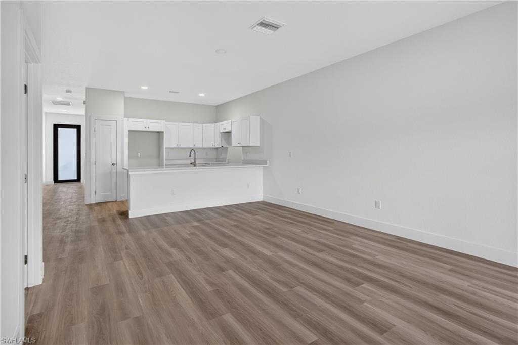 225/227 Ivan AVE S photo 17