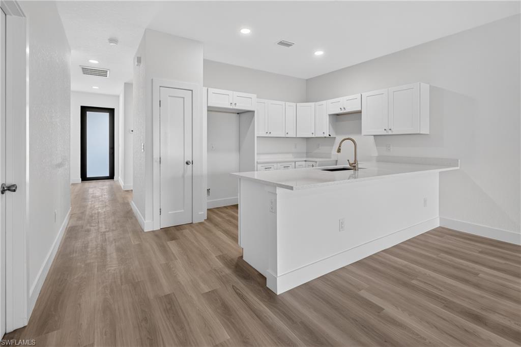 225/227 Ivan AVE S photo 16