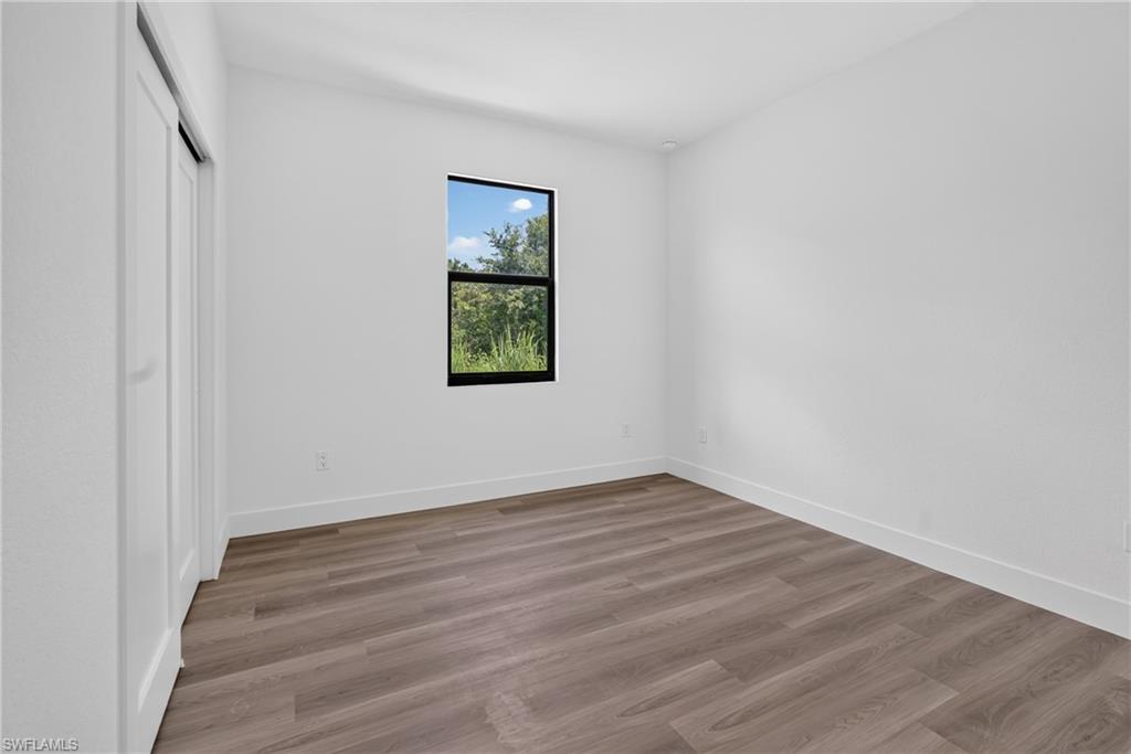 225/227 Ivan AVE S photo 12