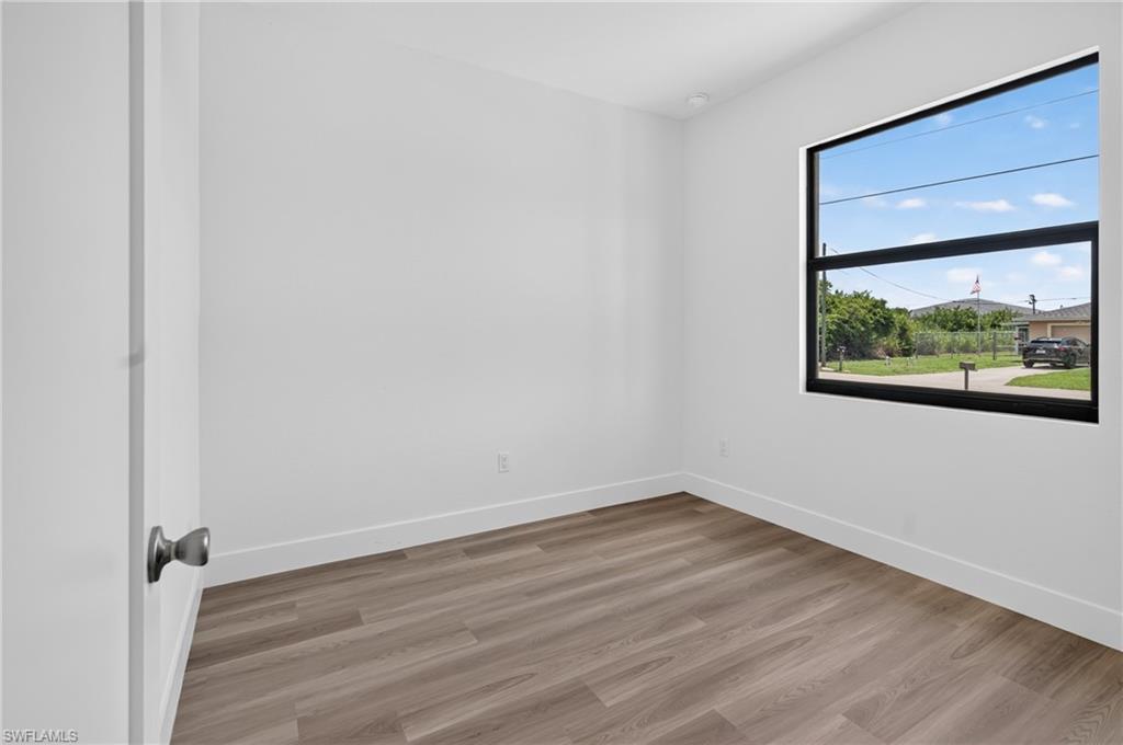 225/227 Ivan AVE S photo 10