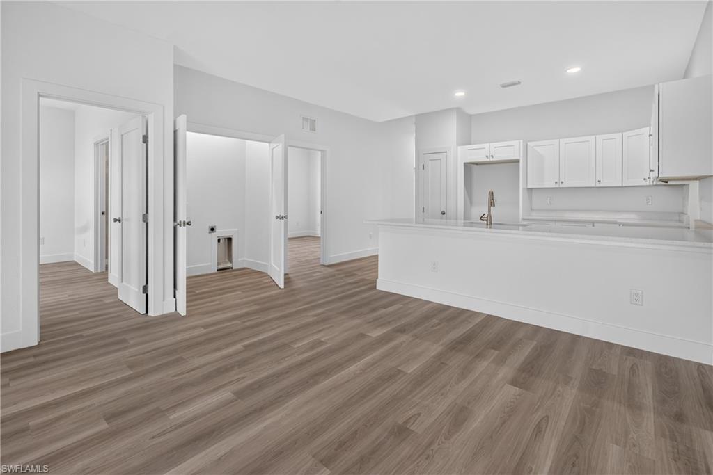 225/227 Ivan AVE S photo 18