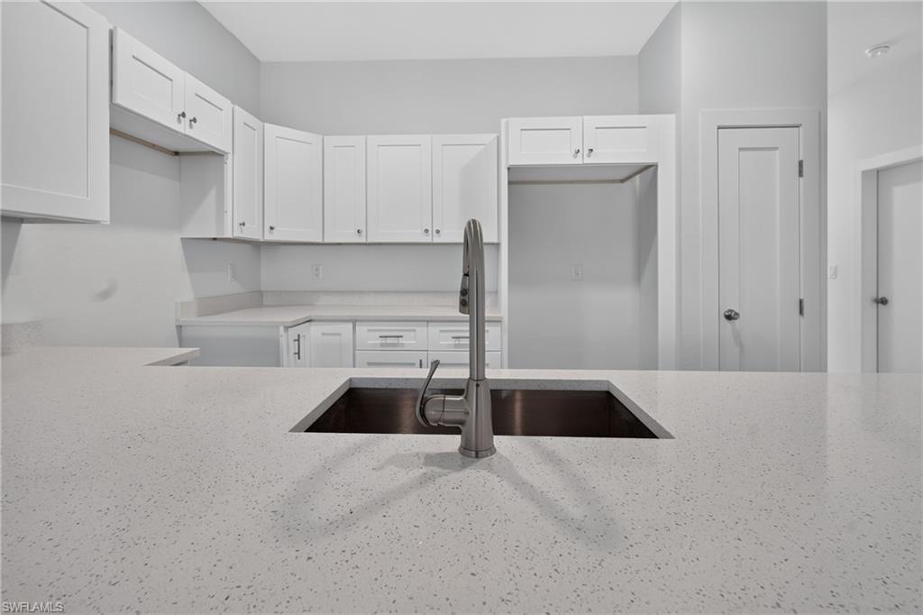 225/227 Ivan AVE S photo 8