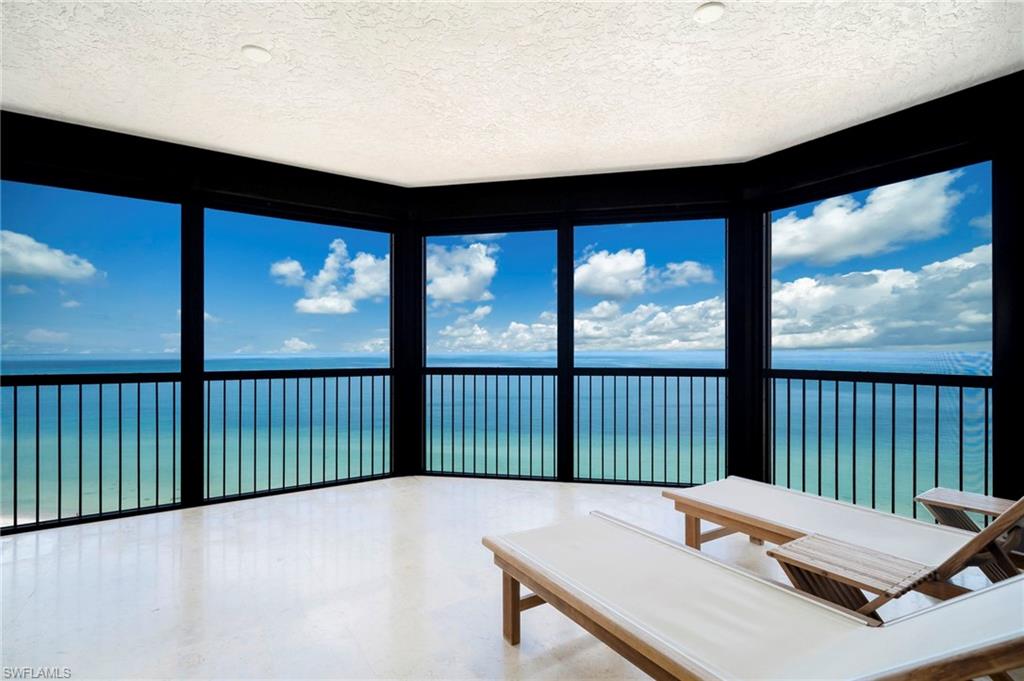 Large lanai