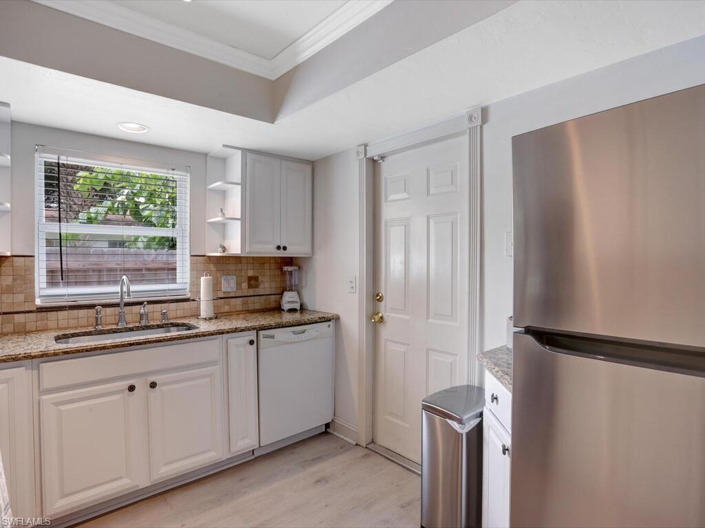 856 98th AVE N photo 12