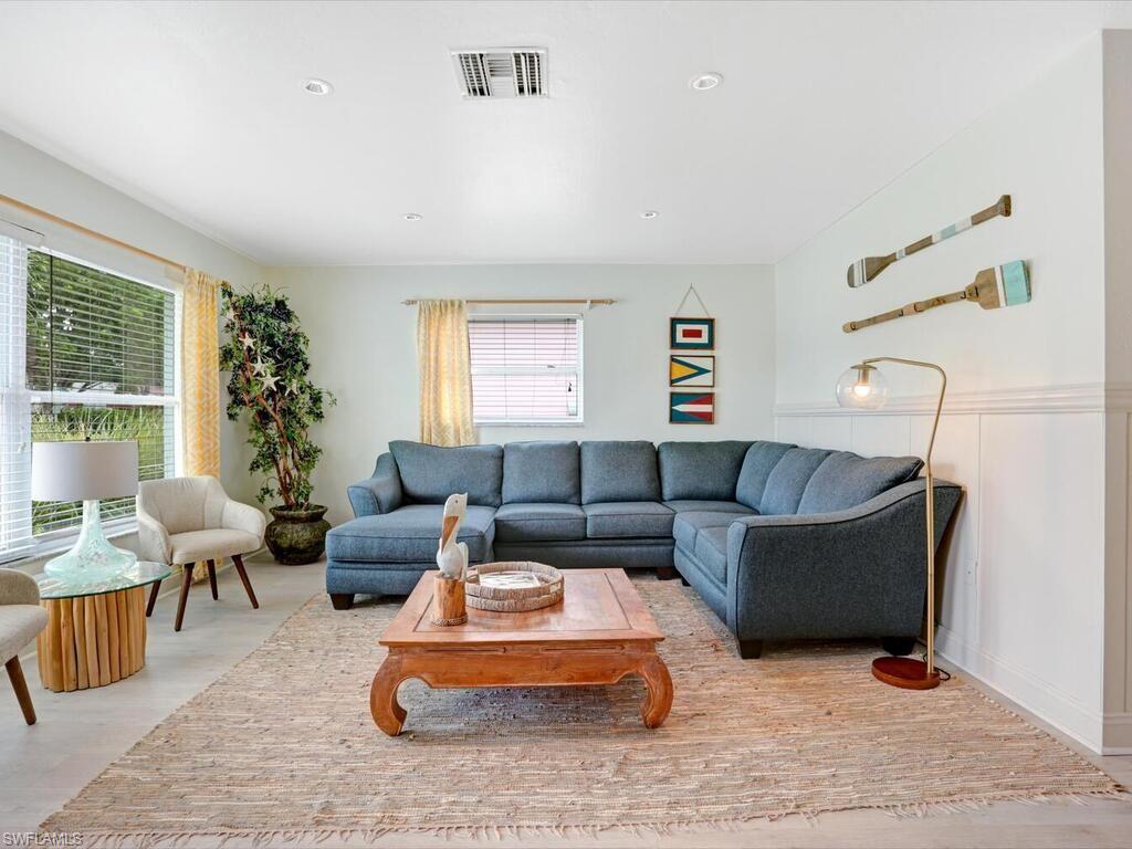 856 98th AVE N