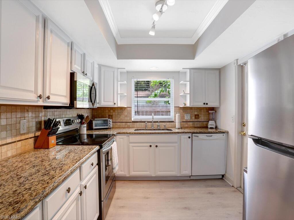 856 98th AVE N photo 11
