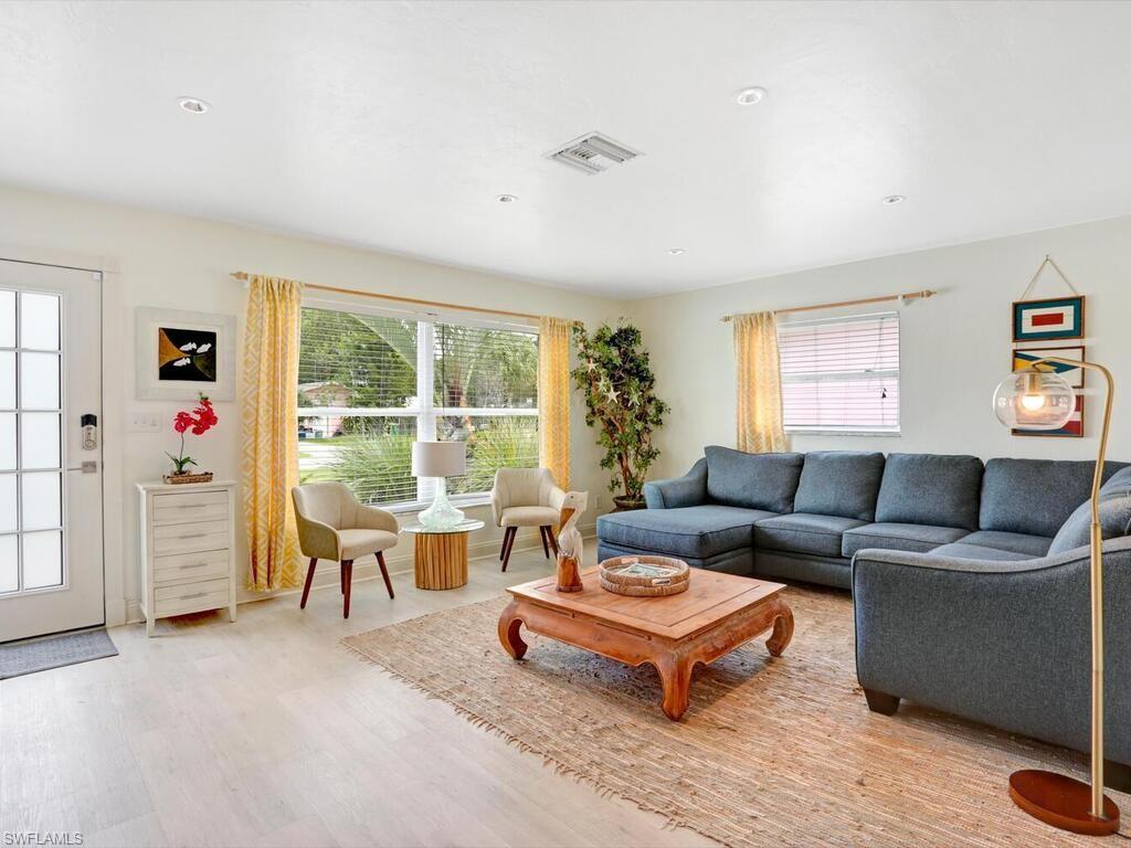 856 98th AVE N