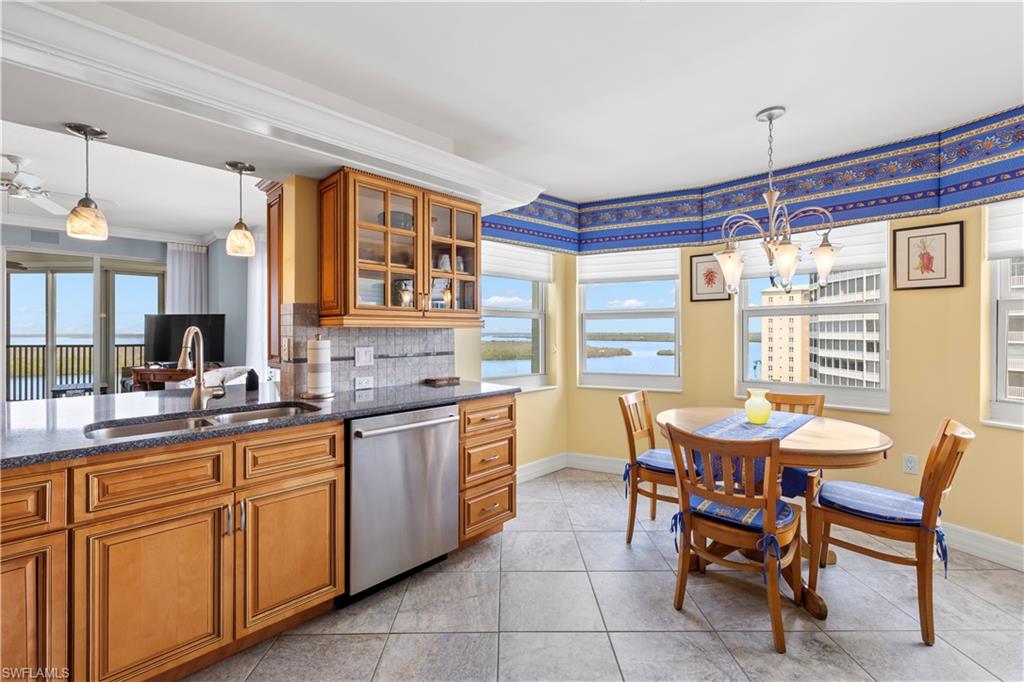 Kitchen breakfast nook