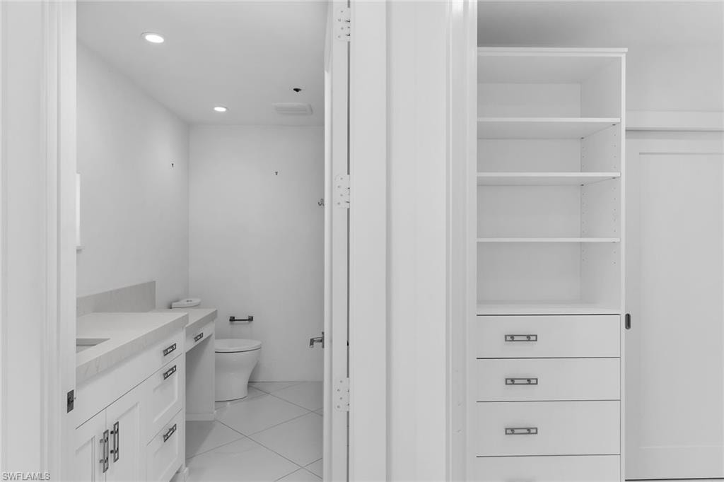 8231 Bay Colony DR 2004 photo 32