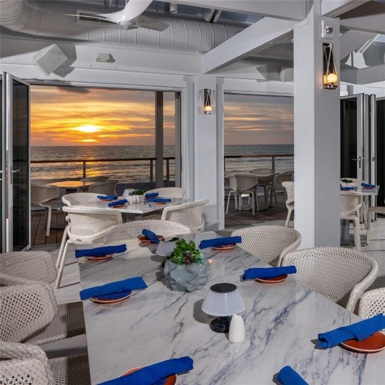 Outdoor dining at Pelican Bay South Beach 'Sandbar'