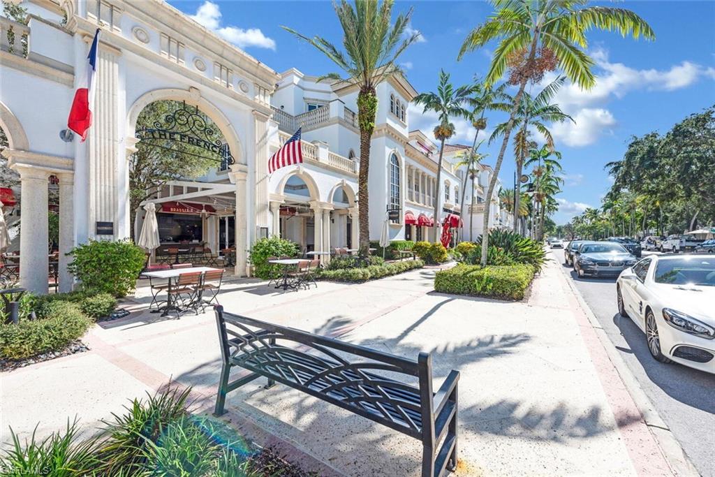 Just Minutes to Downtown Naples!