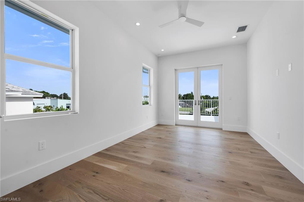Upstairs Bonus Room w/ Balcony Overlooking Pool and Canal