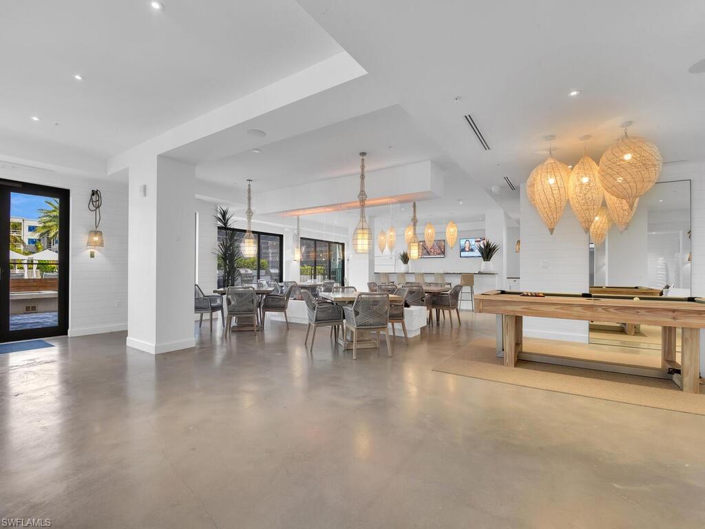 Community lobby with recessed lighting