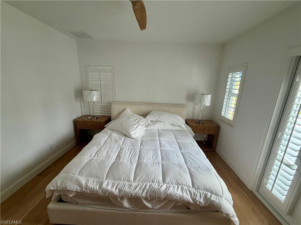 Upstairs en suite bedroom.