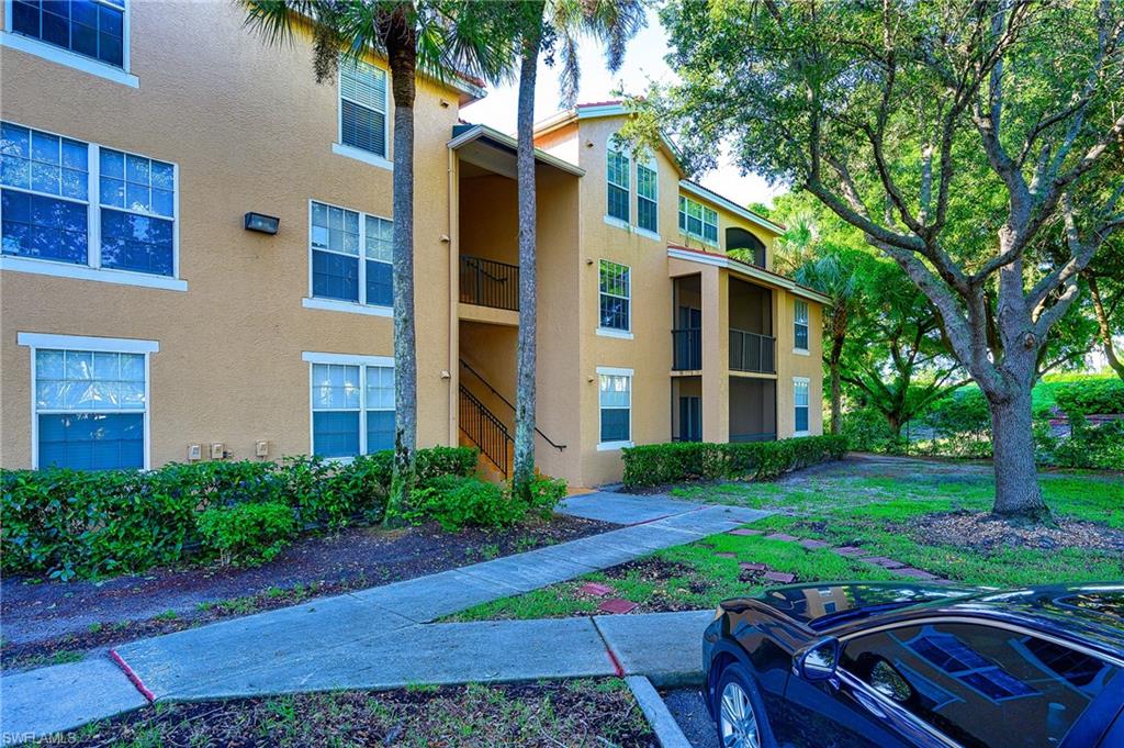View of apartment building / complex