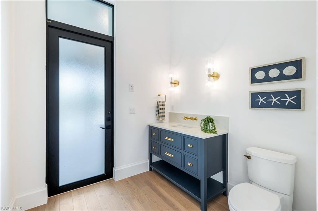 1/2 bath/pool bath