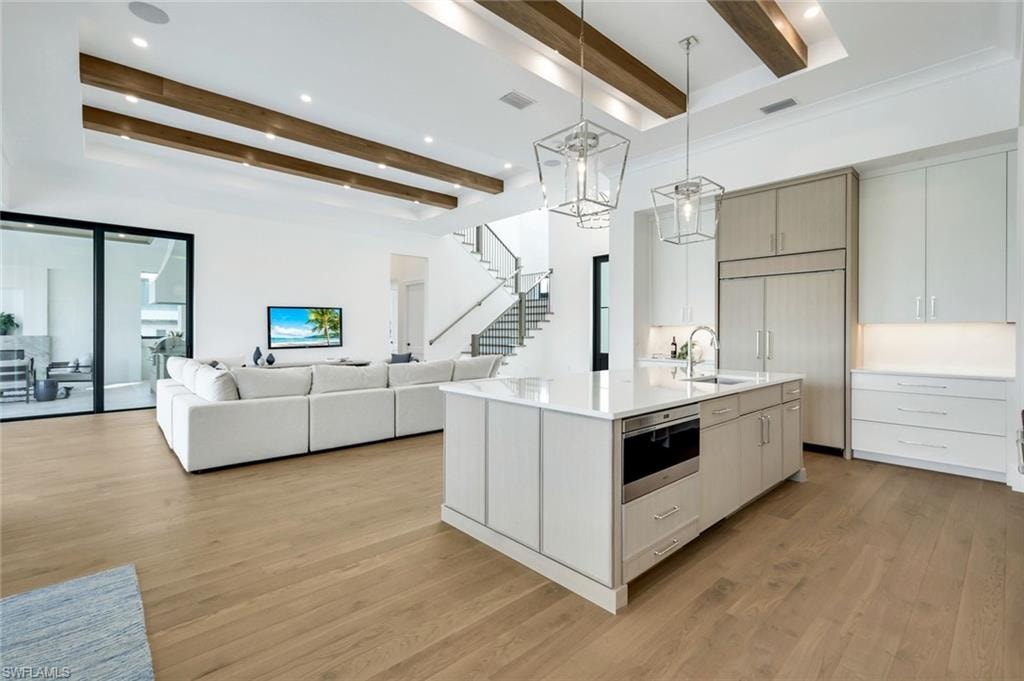 960 Iris CT photo 10